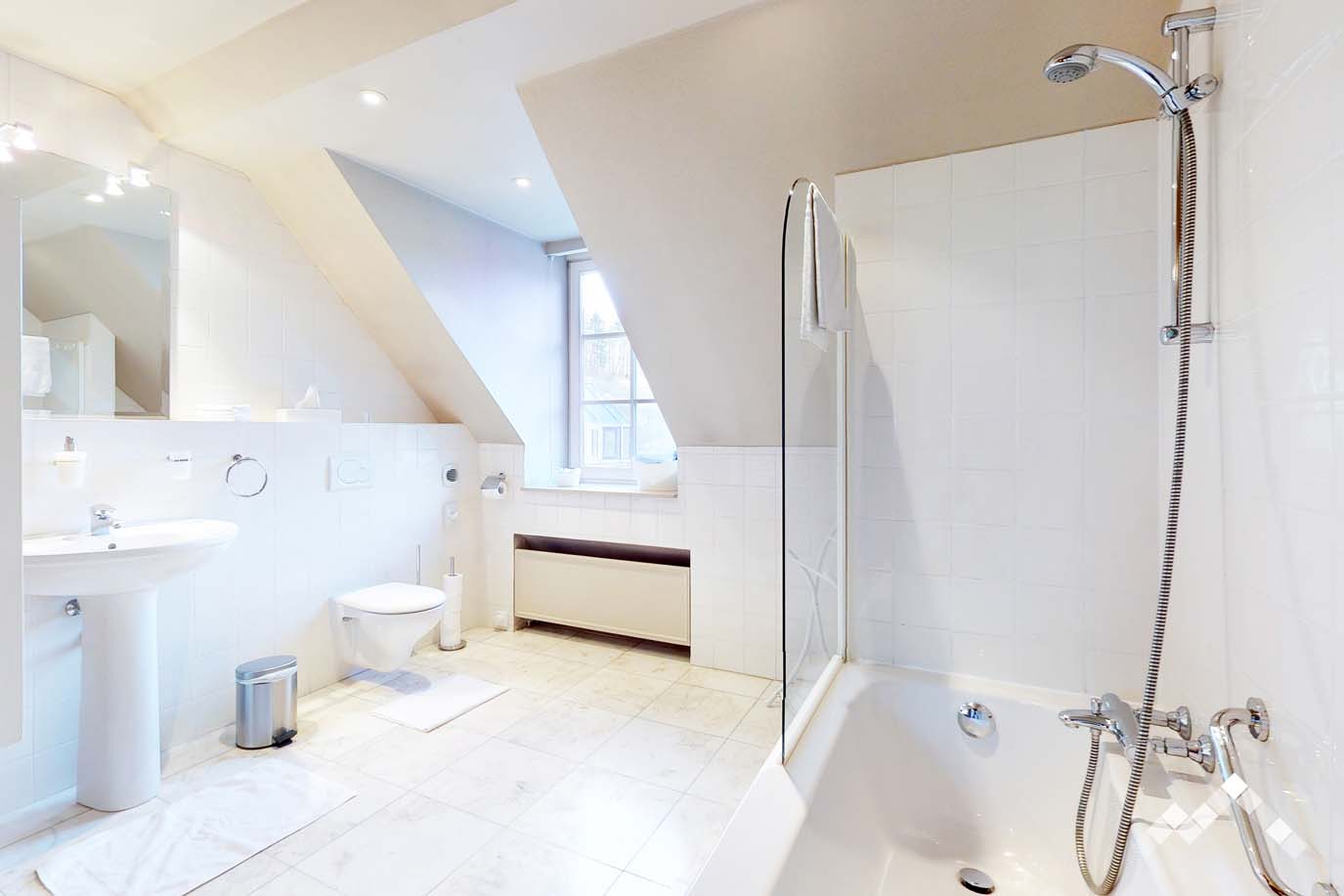 LA DEMEURE DU RUISSEAU (18 pers.) -8