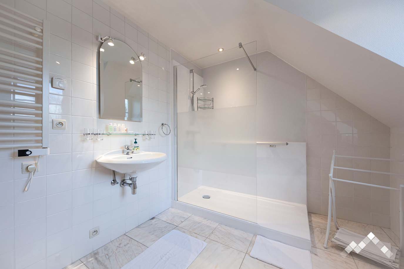 LA DEMEURE DU RUISSEAU (18 pers.) -21