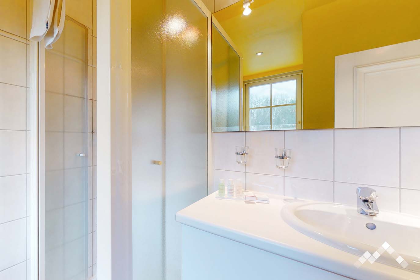 LA DEMEURE DU RUISSEAU (18 pers.) -28