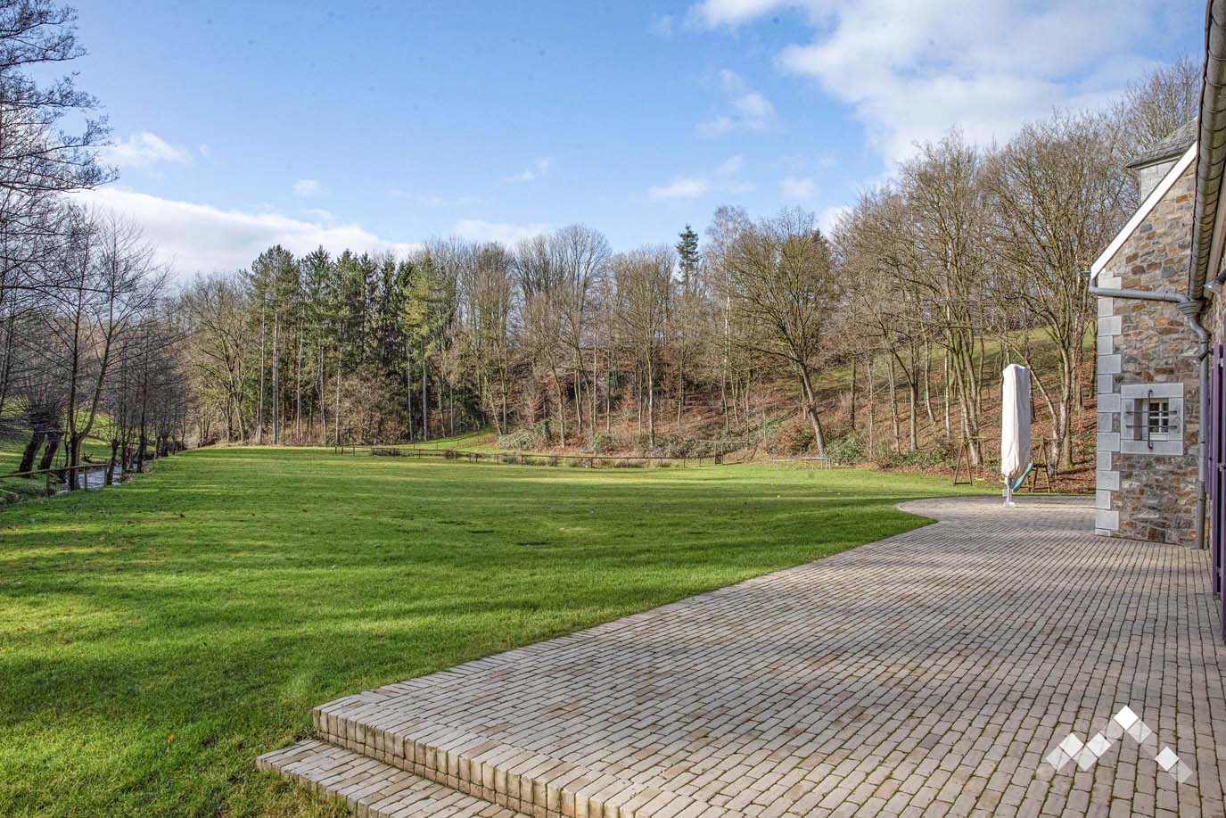 LA DEMEURE DU RUISSEAU (18 pers.) -64