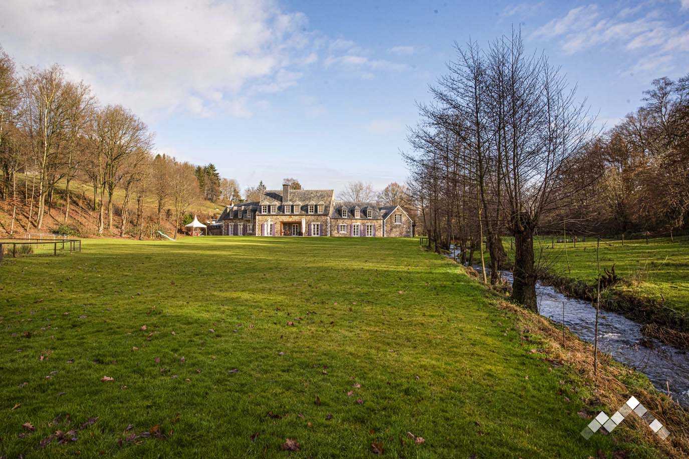 LA DEMEURE DU RUISSEAU (18 pers.) -69