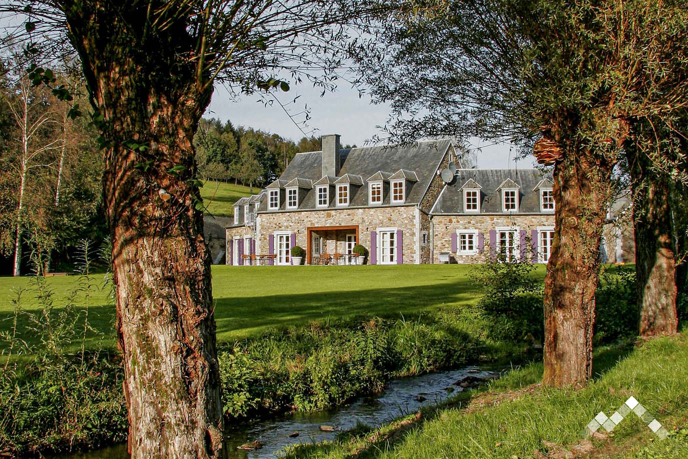 LA DEMEURE DU RUISSEAU (18 pers.) -71