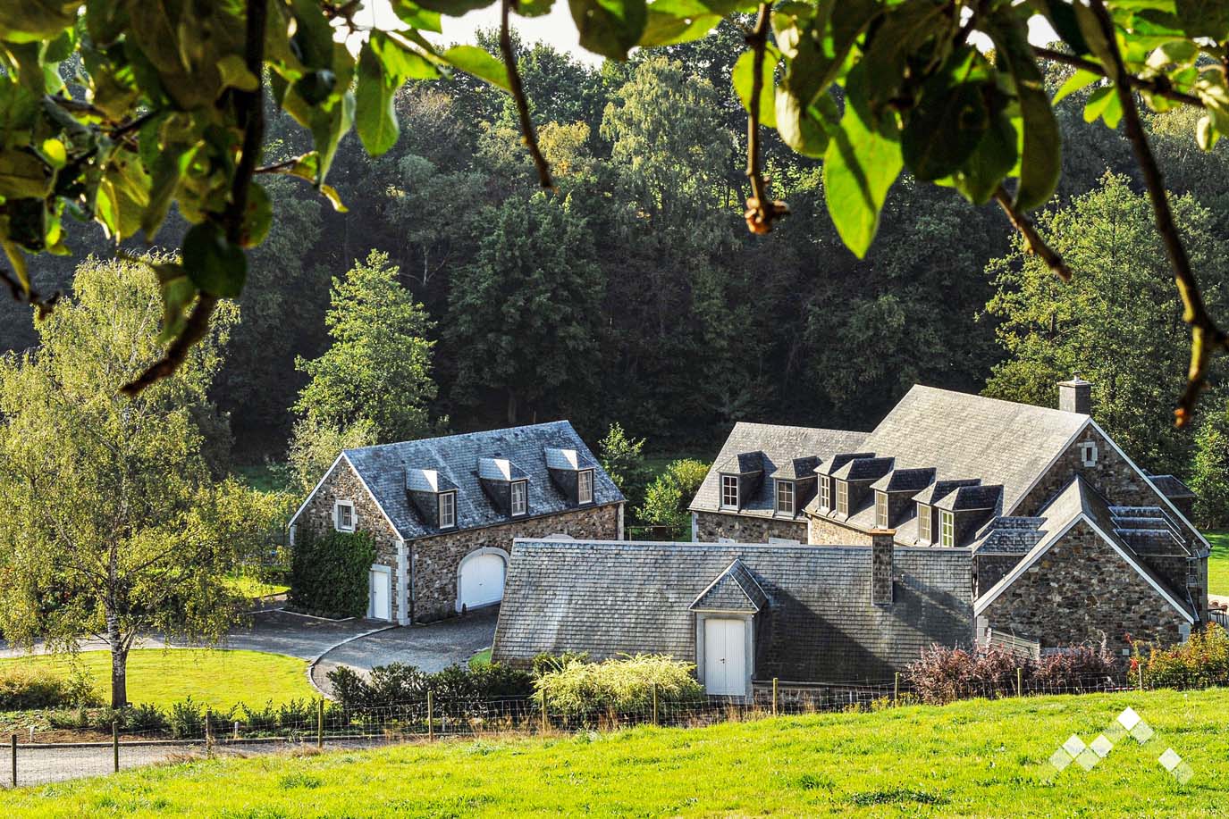 LA DEMEURE DU RUISSEAU (18 pers.) -74