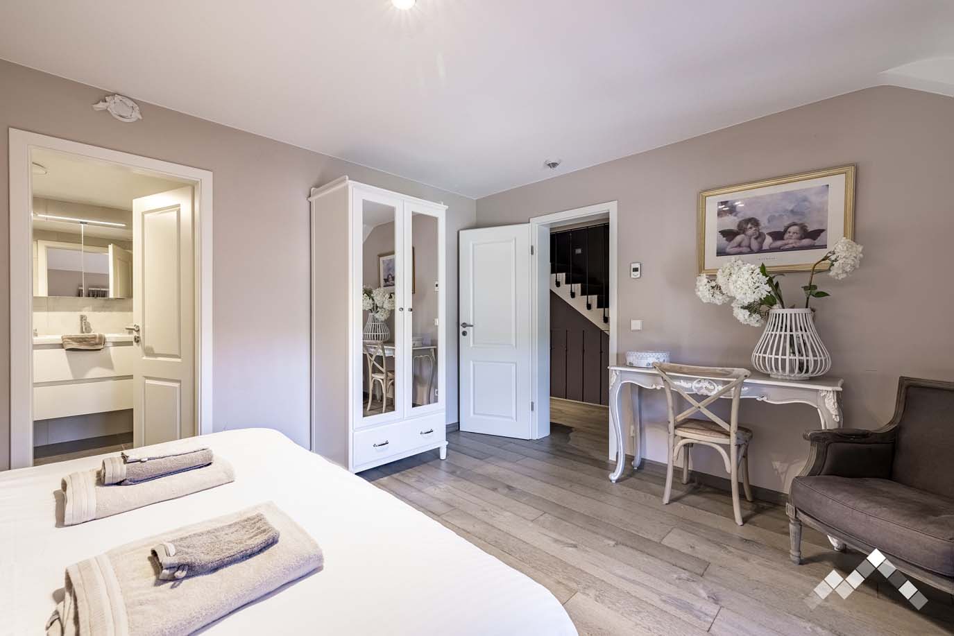 DE MAINS DE MAITRES-16