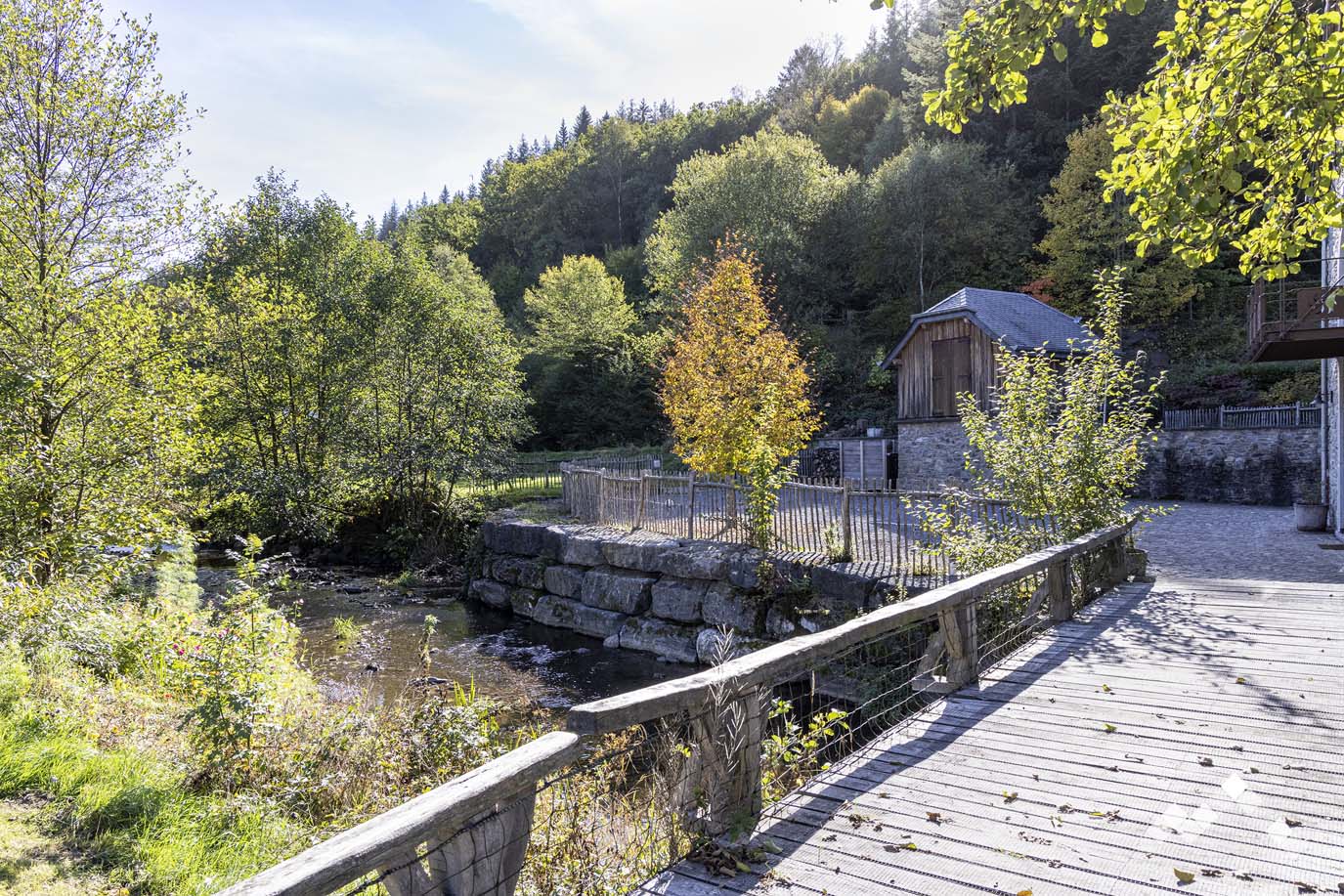 DE MAINS DE MAITRES-34