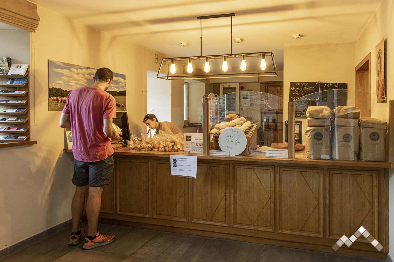 DE MAINS DE MAITRES-37