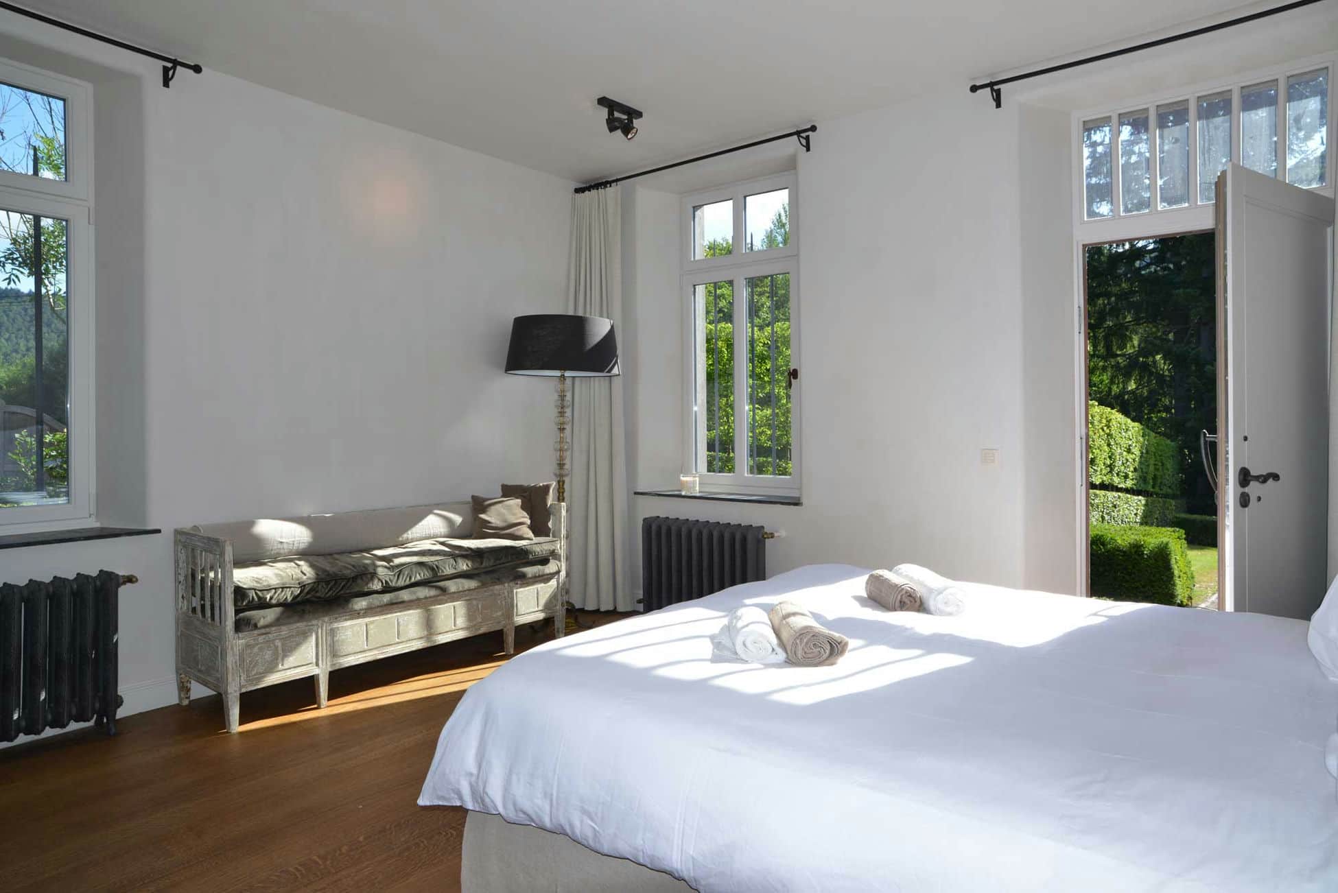 ardenne residences holiday houses presse area coverage art et decoration chateau lacrou bvre01 bedroom